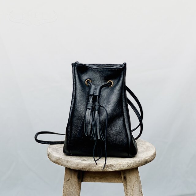Burberry ブラック レザー ハンドバッグ ショルダー紐 箱 収納袋 レザーハンドバッグ ショルダーバッグとしても使える2Way紐バッグ