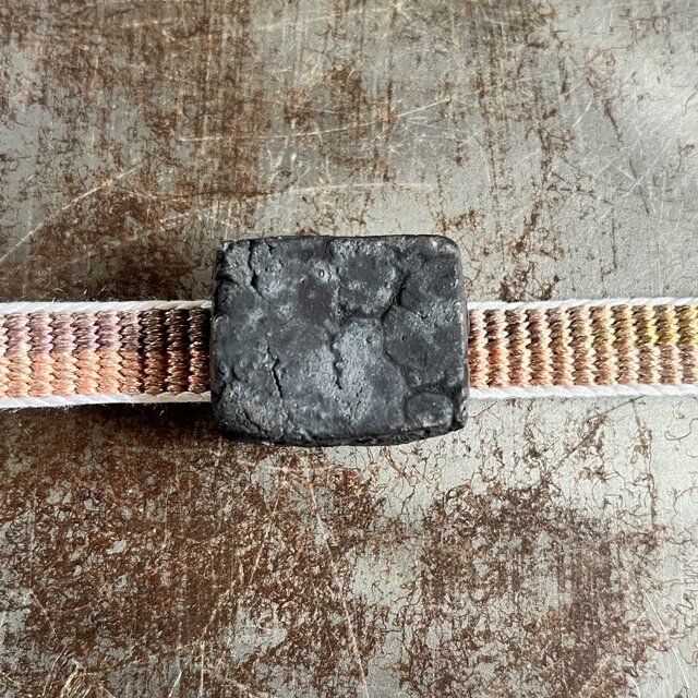帯留　黒釉　square