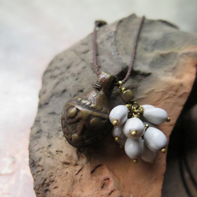 アンティーク　　緒　鈴　＋　数珠玉　＆　オリッサブラス　ネックレス　百世 momotose（東）