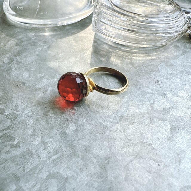U.S.A. 1980s Mirror Ball Cut Garnet Color Glass Gold Tone Ring