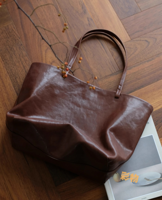 【受注製作】厳選牛革レザーバッグ　肩掛けトートバッグ 収納広め　KT240