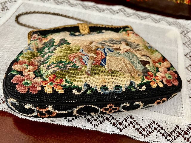 1900年代初期のプチポアン刺繍オペラバッグ | iichi 日々の暮らしを 1900年代初期のプチポアン刺繍オペラバッグ | iichi 日々の暮らしを