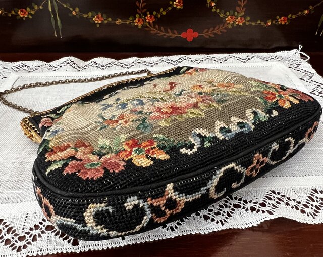 1900年代初期のプチポアン刺繍オペラバッグ | iichi 日々の暮らしを