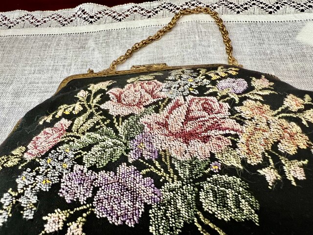 新品未使用　プチポアン刺繍　パーティーバック　　語らい 新品未使用 プチポアン刺繍 パーティーバック 語らい