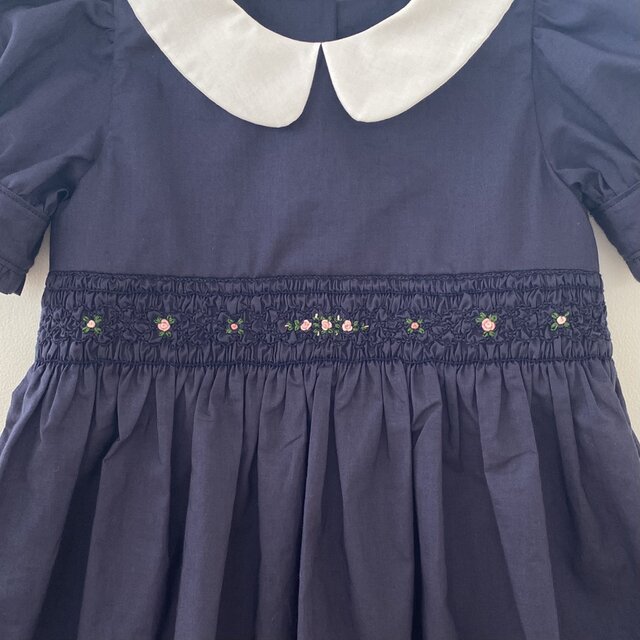 特価・一点物】クラシカルローズの濃紺ワンピース スモッキング刺繍