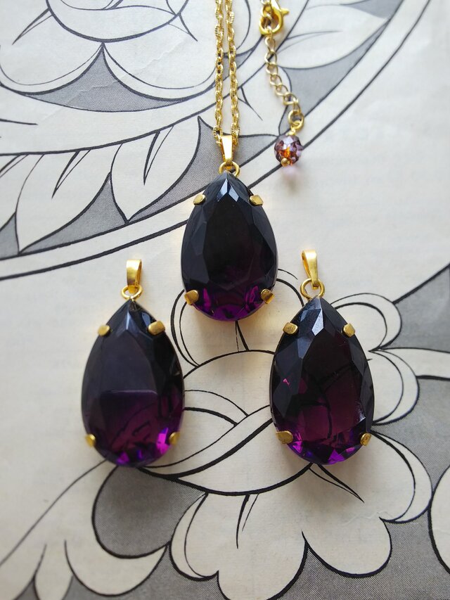 ヴィンテージ 深く濃いアメジスト色／大きな雫 ネックレス | iichi