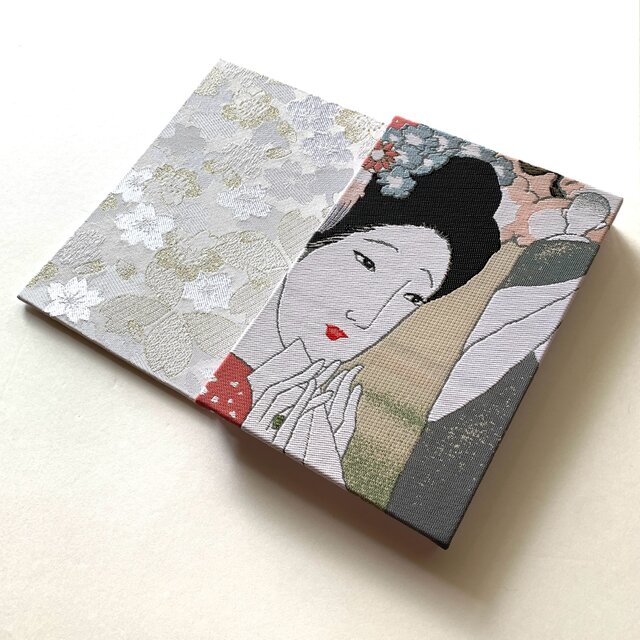 春画。絹織物絵巻　恋の十二景 春画。絹織物絵巻 恋の十二景 春画。絹織物絵巻 恋の十