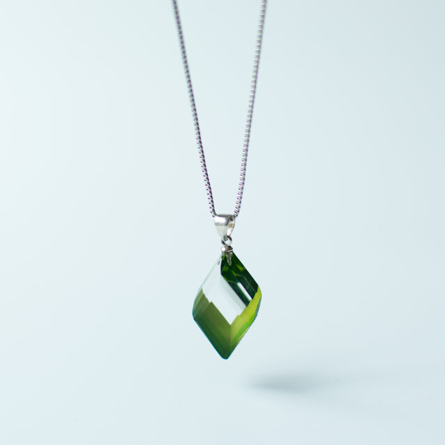 ダイヤカットクリスタルペンダント【若草】