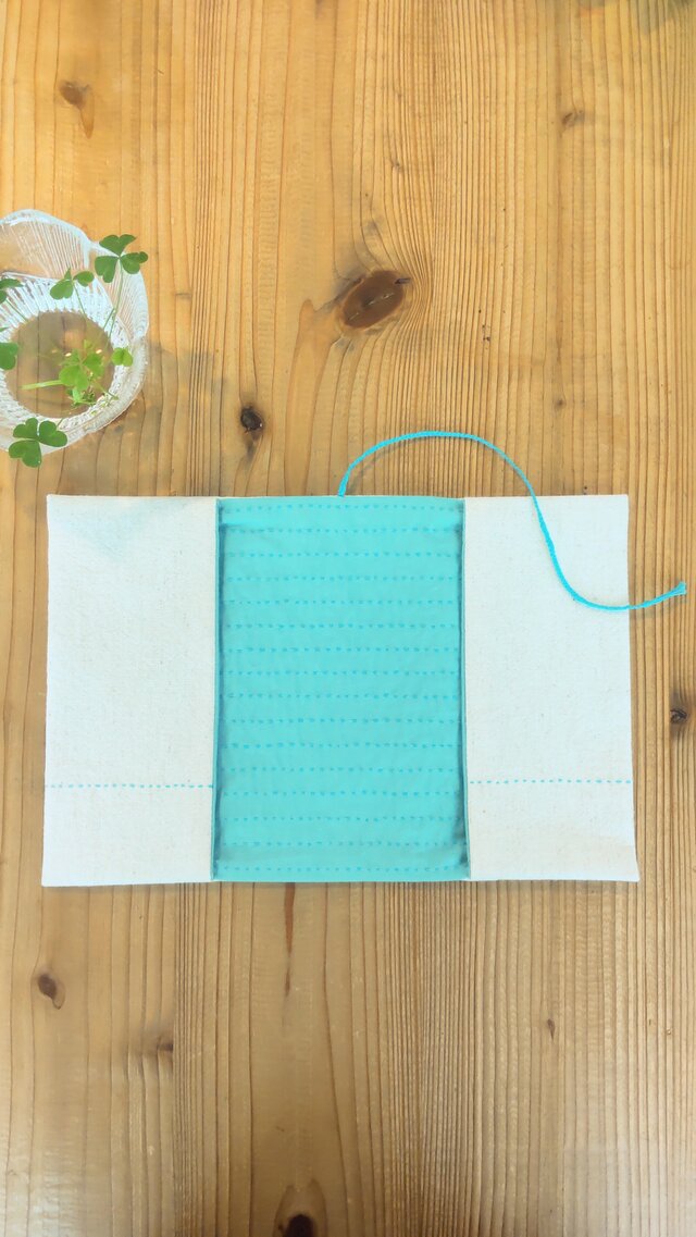 浜辺の文庫本カバー