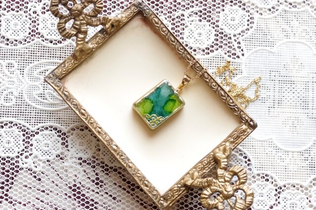 K☆ページ☆ハンドメイド　レジン　ペンダントトップ　8点 UVレジン⠀コロンとしたペンダントトップ✨】レジン決壊寸前