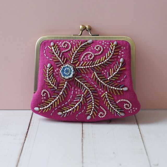 【No.2】カードも入る ビーズ刺繍の小さながま口ポーチ・ピンク｜ギフトにも