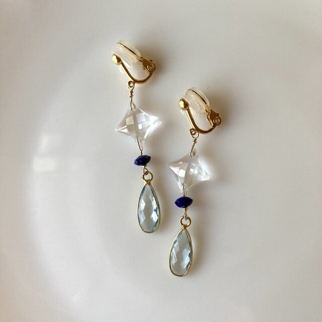水晶、スカイブルートパーズのイヤリング
