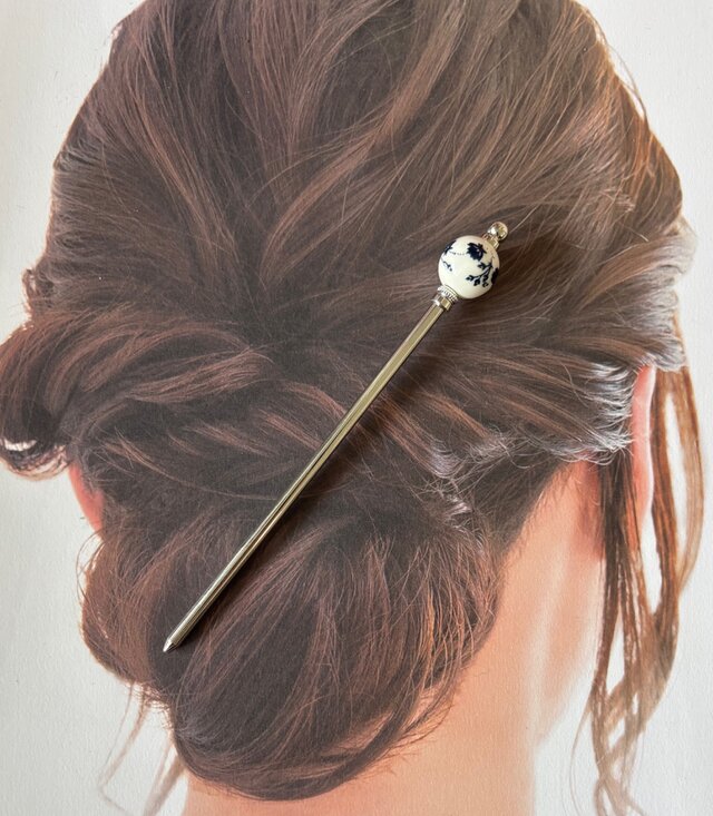 骨董　古道具　かんざし　アンティーク　陶器ビーズ かんざし 紺色の花の陶器ビーズ 一本挿し 一本簪 洋風 白