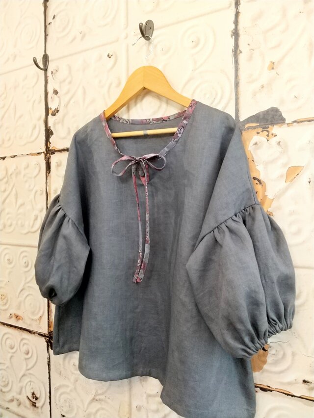 グレーリネン&リバティパフスリーブブラウス