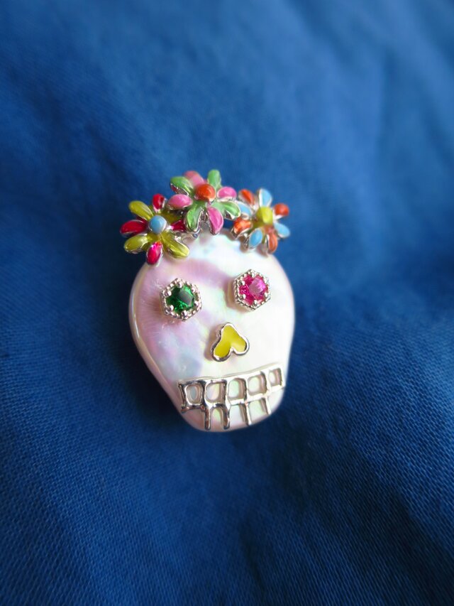 SV Skull Pin  brooch (Betty)