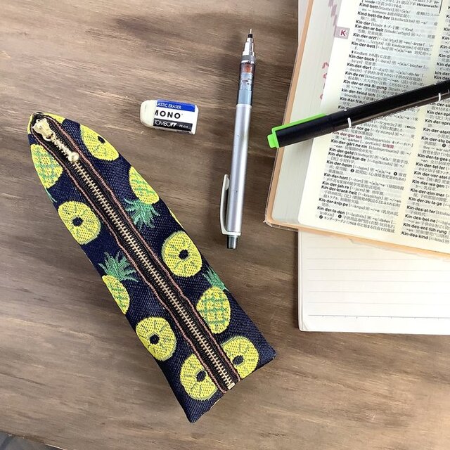 【パイン】畳縁　テトラ型　ペンケース　紺　夏　トロピカル