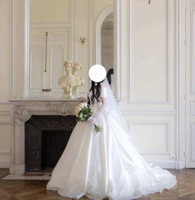 実例写真！ウェディングドレス オフショルダー 光沢サテン エレガント 大人っぽい 豪華なバックリボン 前撮り