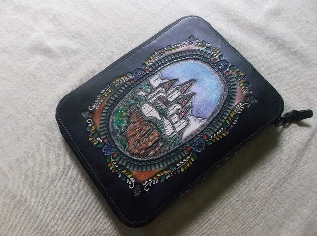 レザーブックカバー ラウンドファスナータイプ 単行本サイズ | iichi