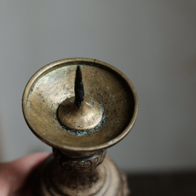 味のあるお品物◇金属製三本脚蝋立て 火立て 真鍮 古民家 古道具