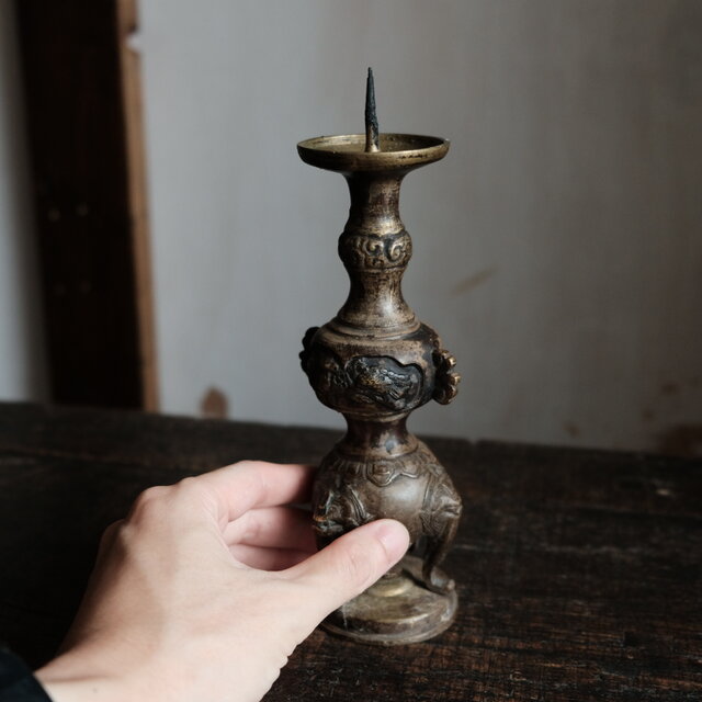 味のあるお品物◇金属製三本脚蝋立て 火立て 真鍮 古民家 古道具