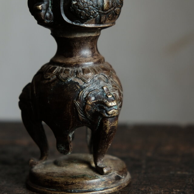 味のあるお品物◇金属製三本脚蝋立て 火立て 真鍮 古民家 古道具