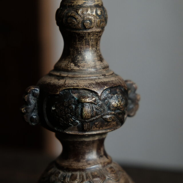 味のあるお品物◇金属製三本脚蝋立て 火立て 真鍮 古民家 古道具