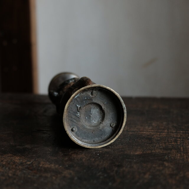 味のあるお品物◇金属製三本脚蝋立て 火立て 真鍮 古民家 古道具