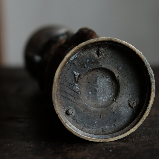 味のあるお品物◇金属製三本脚蝋立て 火立て 真鍮 古民家 古道具