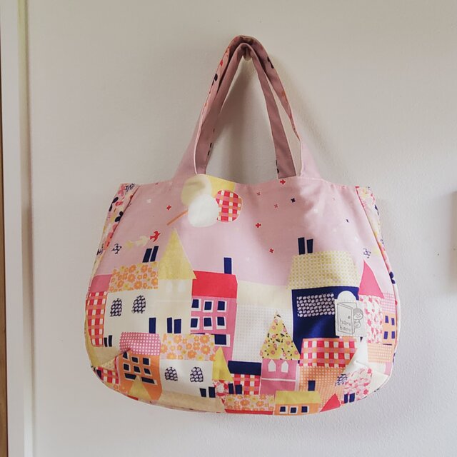 普段使いのマチたっぷりトートバッグ 街並み柄
