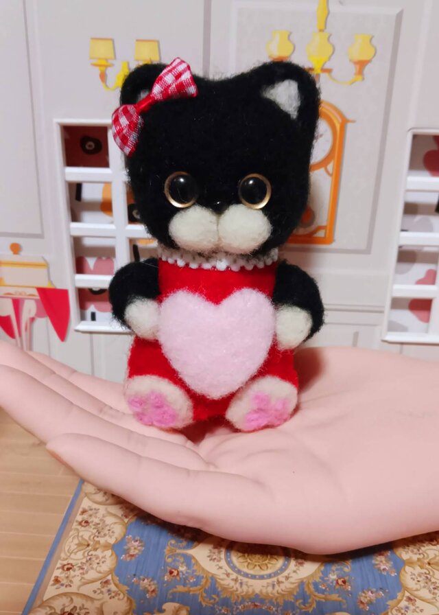 ★ 羊毛フェルト 猫ちゃんイニシャルチクチクしますよー