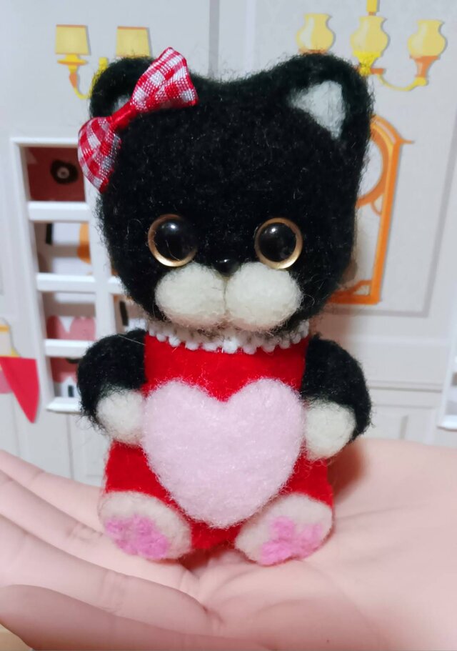 ☆ 羊毛フェルト 猫ちゃんイニシャルチクチクしますよー | iichi 日々