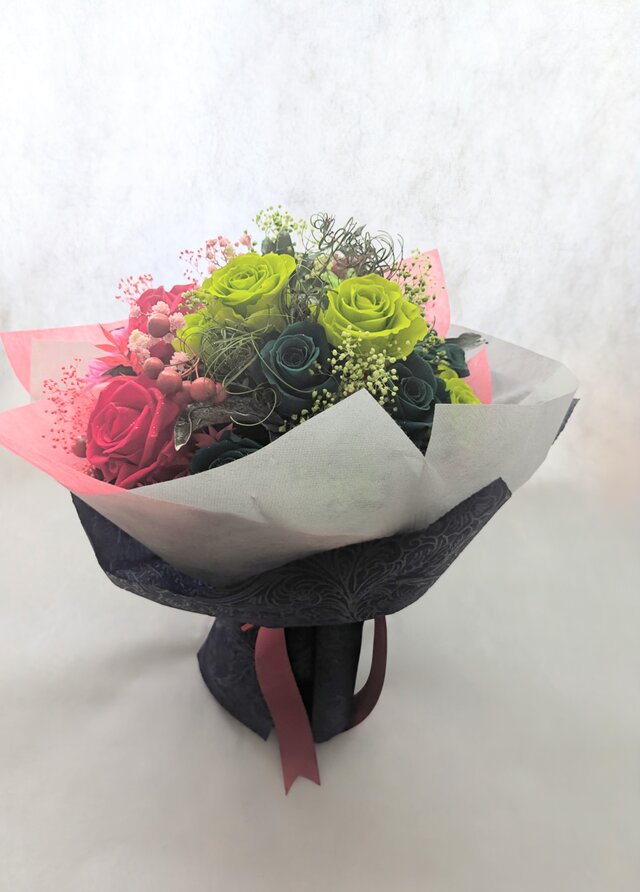 プリザーブドフラワー赤とグリーンローズと小花の花束／情熱と安らぎ22