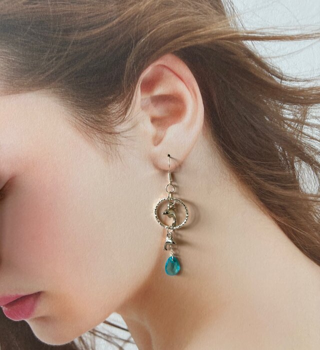 ピアス イルカのチャームとリング イヤリング交換可能 涼しげ