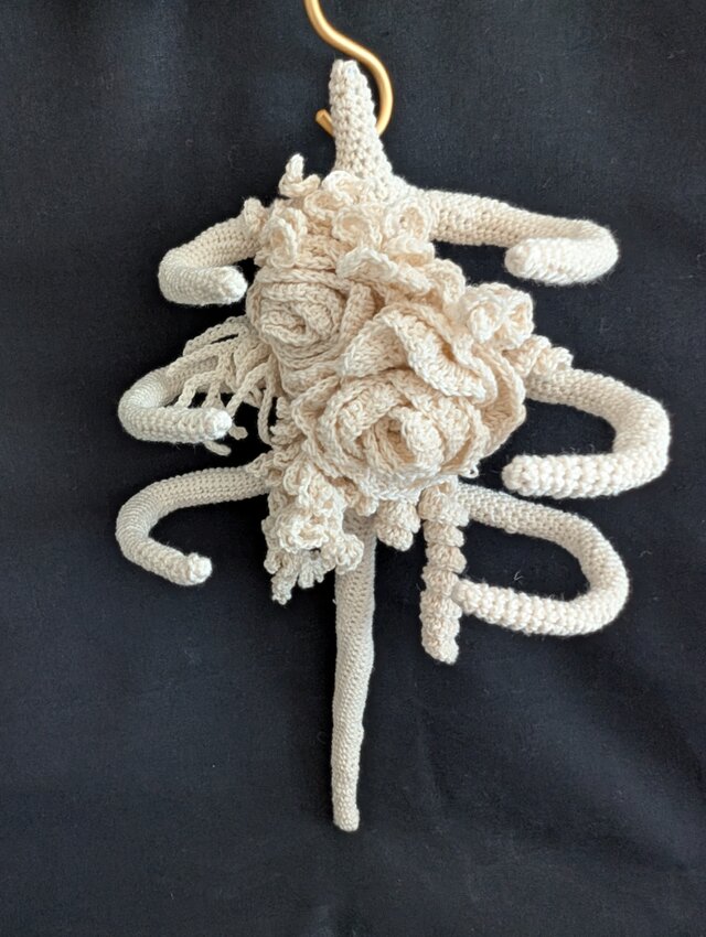 204.手編みの壁掛けオブジェ〈Spine〉