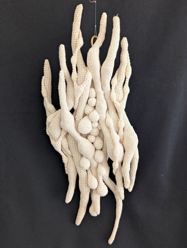 205.手編みの壁掛けオブジェ〈Tree trunk〉