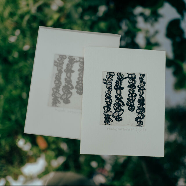 版画ゆうびん no.33 "beads curtain #2"（銅版画）
