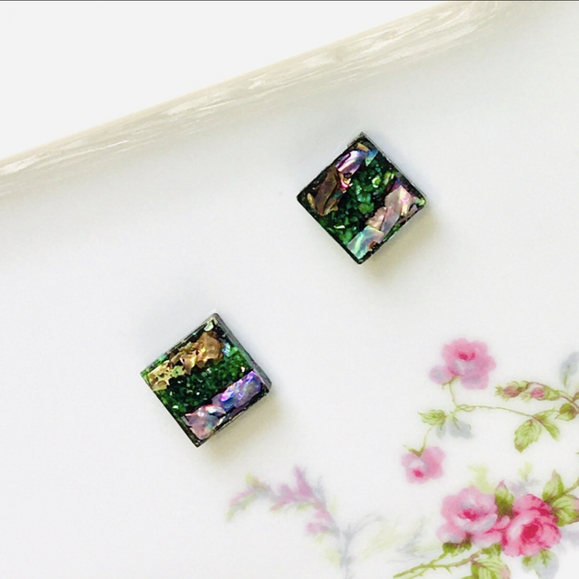 グリーンとマーブル螺鈿のスクエアピアスイヤリング1470