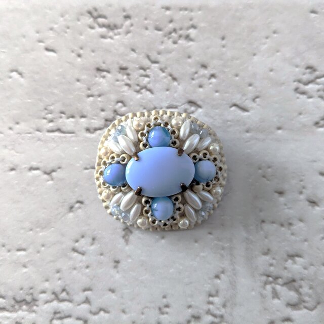 ヴィンテージカボションのビーズ刺繍ブローチ（K1228)
