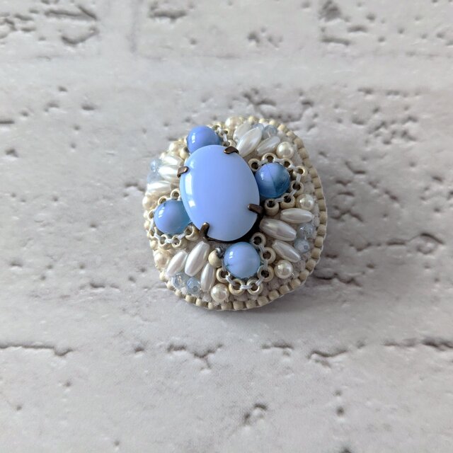 ヴィンテージカボションのビーズ刺繍ブローチ（K1228) | iichi