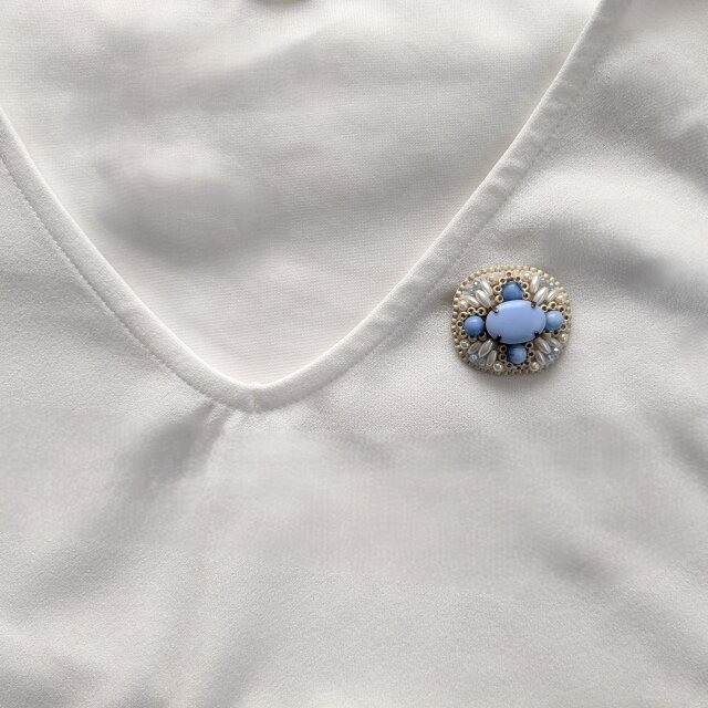 ヴィンテージカボションのビーズ刺繍ブローチ（K1228) | iichi 日々の