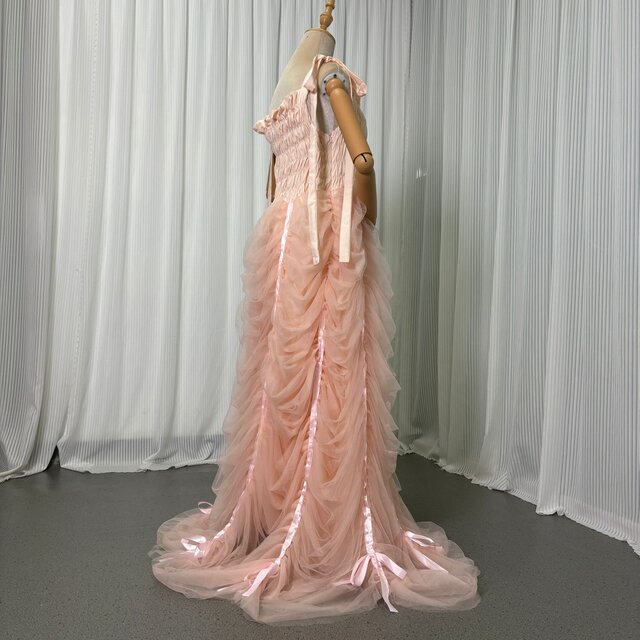 カラードレス 薄桃色 キャミソール 肩のリボン 細見えシルエット  