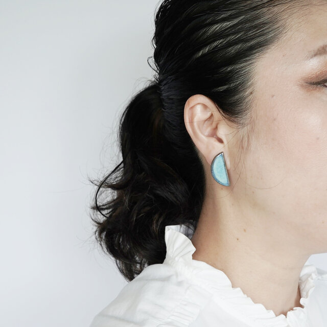 TP-265】美濃焼 半月ピアス／イヤリング〈裏面レザー仕上げ〉 | iichi