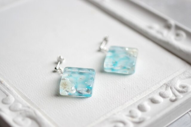 レジンアート スクエアピアス〈水紋・ブルー〉 | iichi 日々の暮らしを