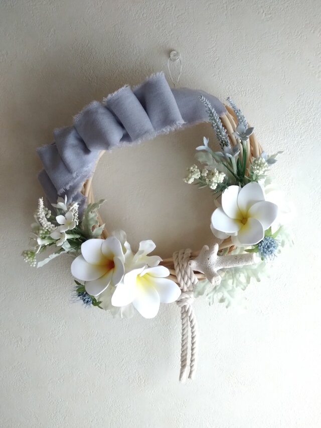 プルメリアのリース | iichi 日々の暮らしを心地よくするハンドメイド