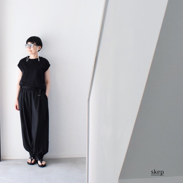 裾切替の綺麗めバルーンパンツ（ポリエステル100％）：黒