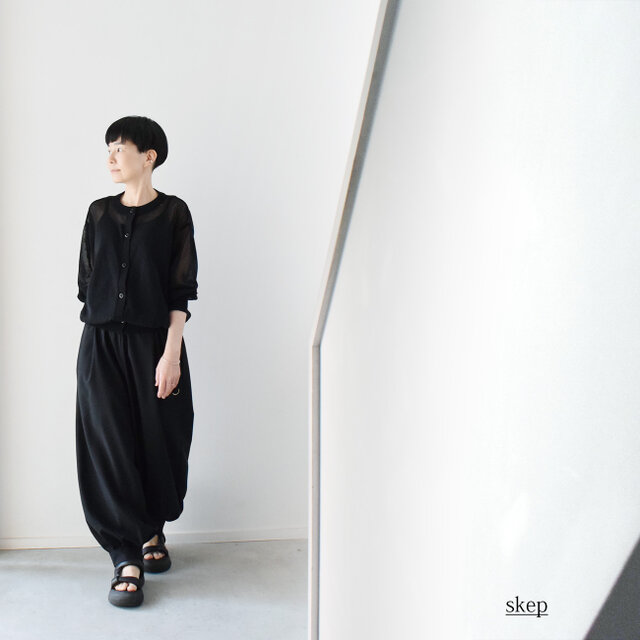 裾切替の綺麗めバルーンパンツ（ポリエステル100％）：黒［PT53LPBK