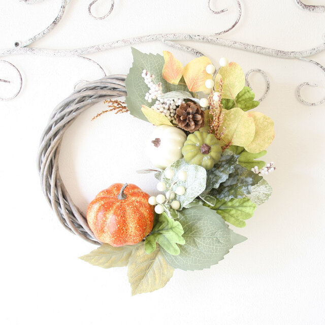 大きなかぼちゃ付きシャビーカラーの秋リース イエローパンプキン ハロウィン