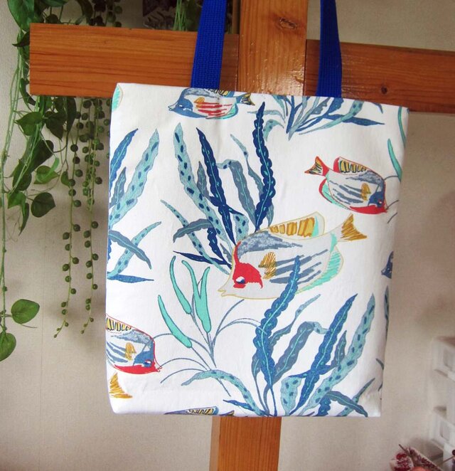 オランダ生地　2way海に飛び入り熱帯魚と遊泳トートバッグ