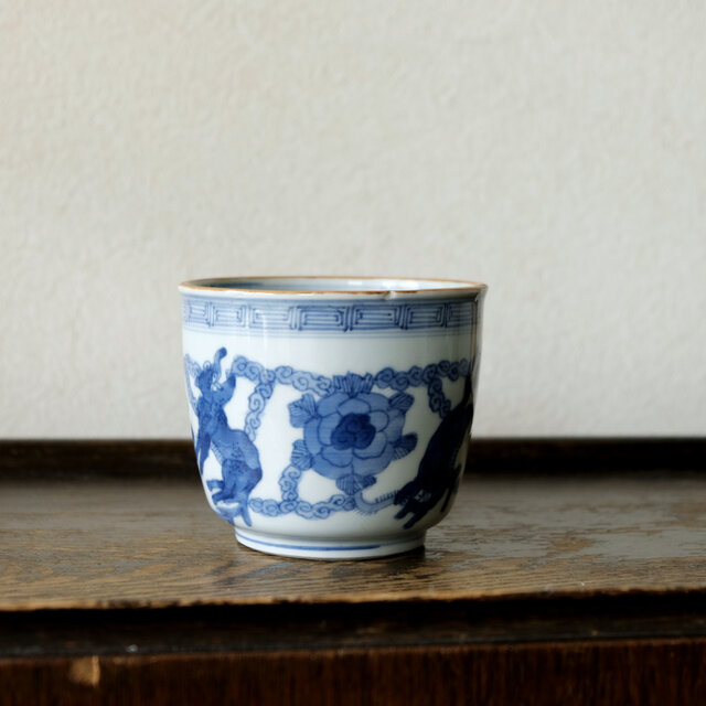 伊万里焼　染付　獅子に牡丹の図　大鉢　大明成化年製　時代物　古伊万里　美術品 伊万里焼 染付 獅子に牡丹の図 大鉢 大明成化年製 時代物 古