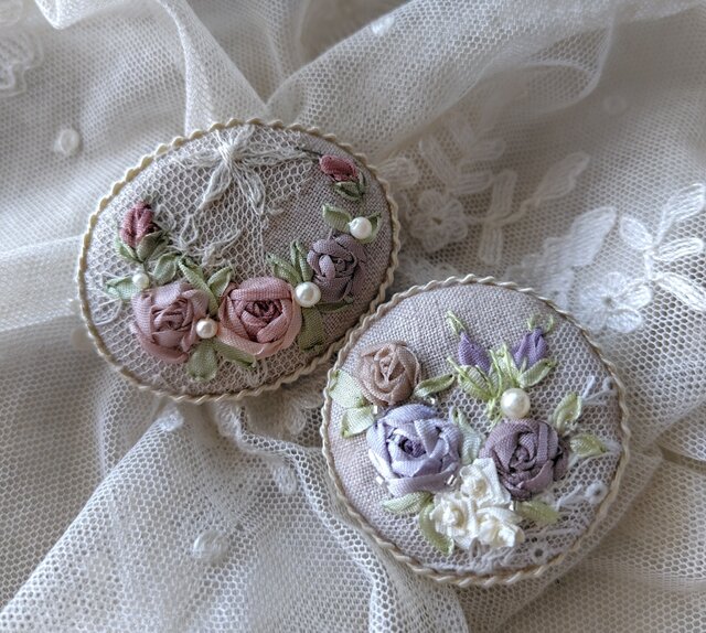 専用　親子がま口ポーチ　フランスアンティークレース　薔薇手刺繍　　ハンドメイド♪ リボン刺繍*アンティークレース*薔薇*ブローチ*l | iichi 日々の